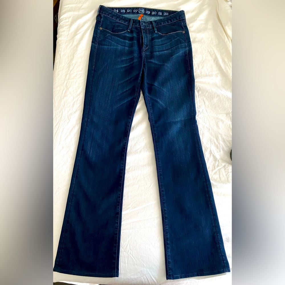 Ernest Sewn stretch boot cut jeans. 28 x 33. Like new. Low rise, indigo.